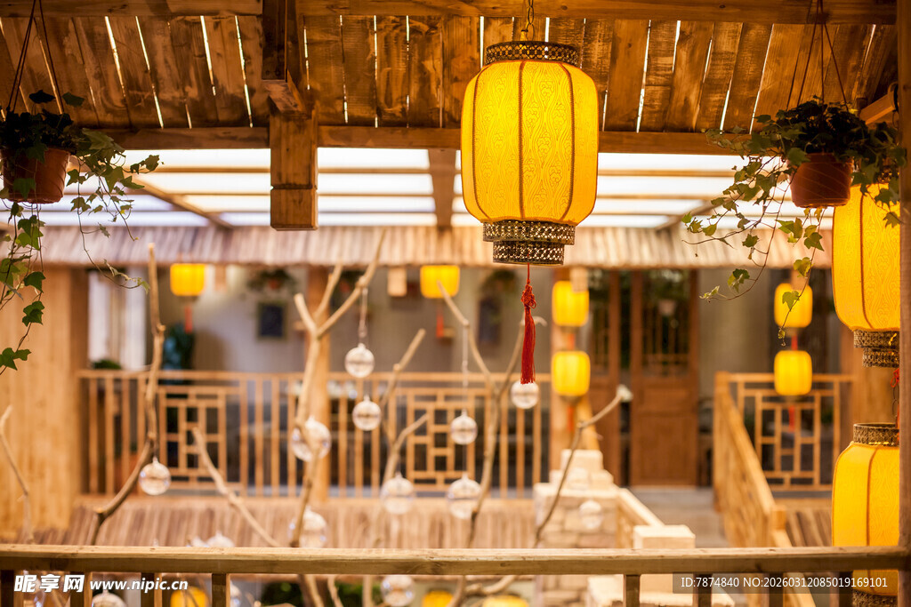 中式古风灯笼装饰的建筑