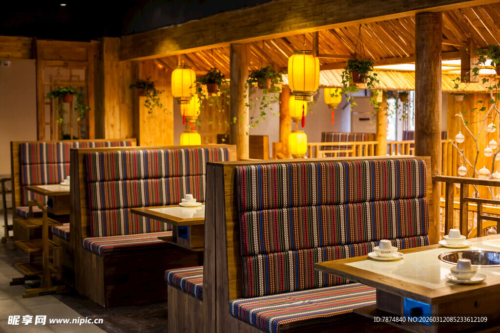 中式餐厅温馨用餐环境