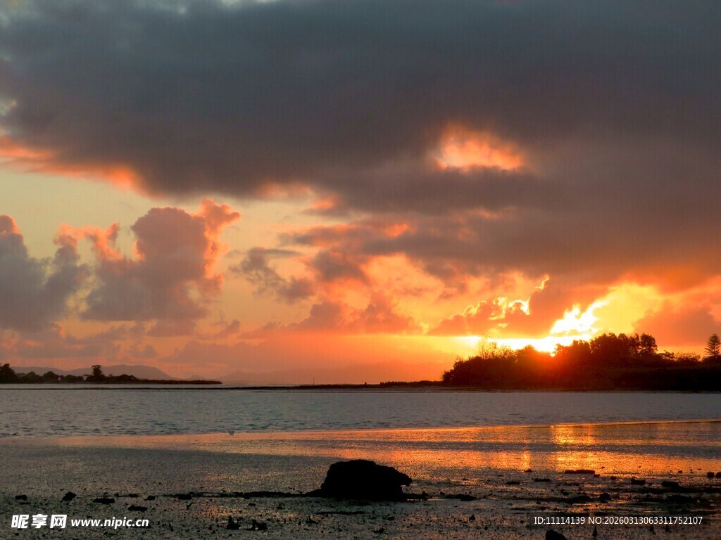 海边壮丽日落景观