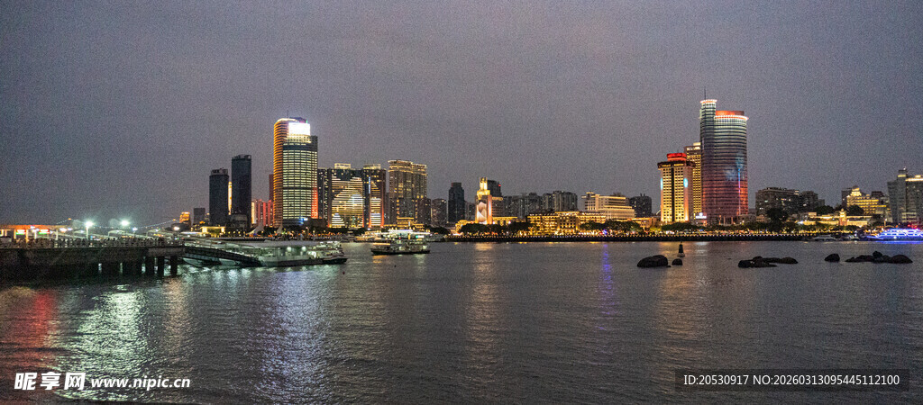鼓浪屿遥望厦门城市沿海夜景