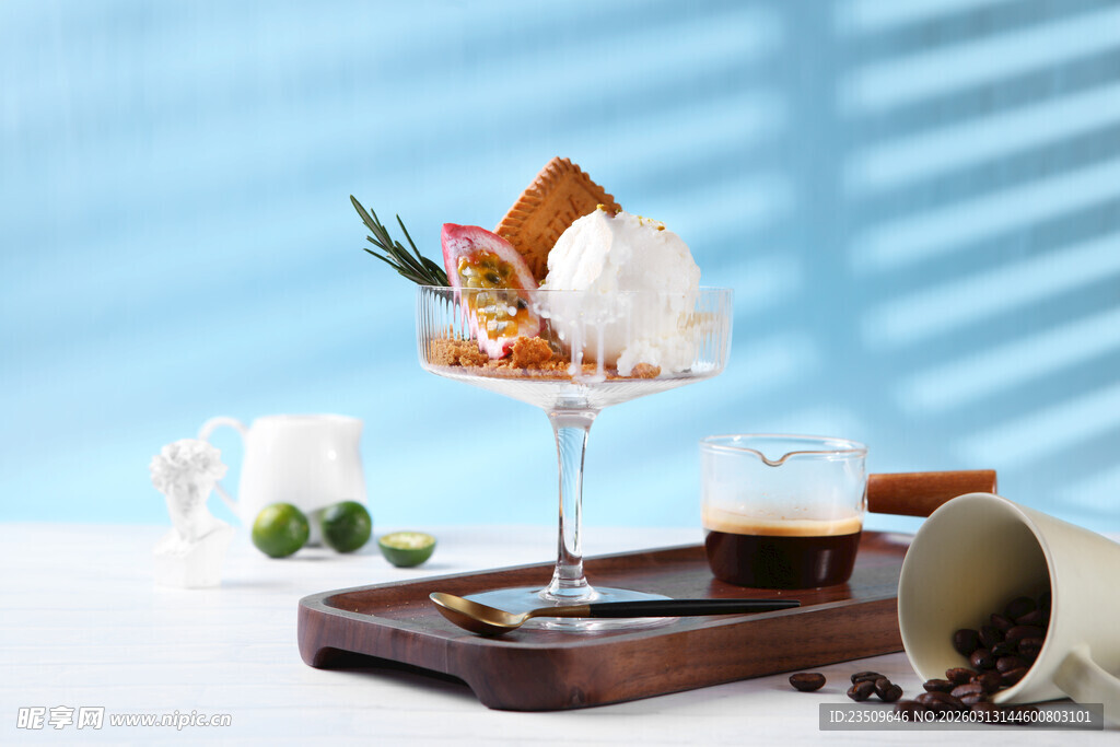 精致咖啡鸡尾酒饮品展示