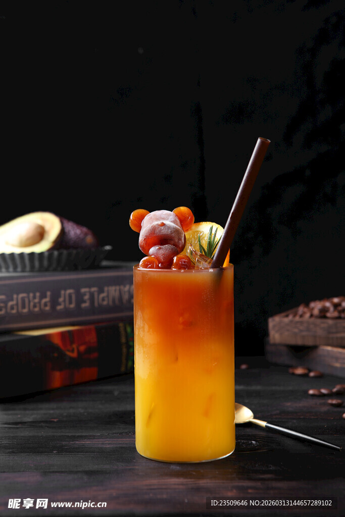 色彩绚丽的美味创意鸡尾酒