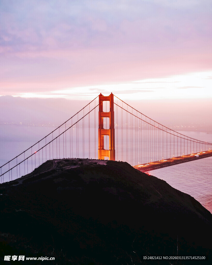 黄昏下的金门大桥美景