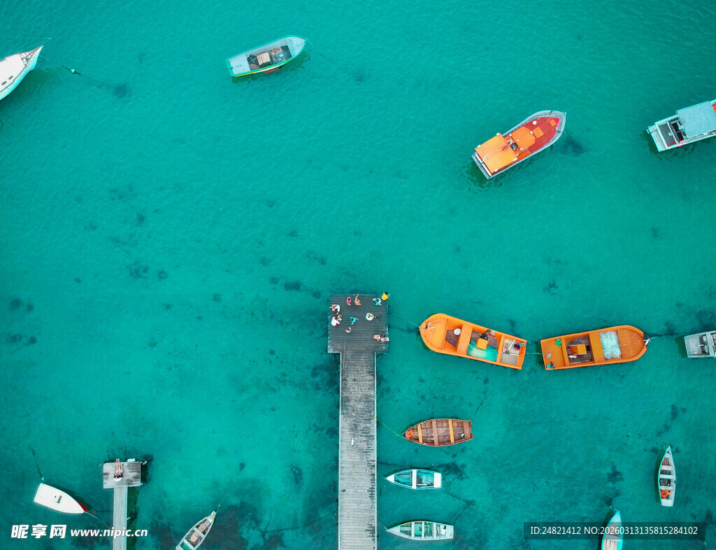 海上码头船只风景图