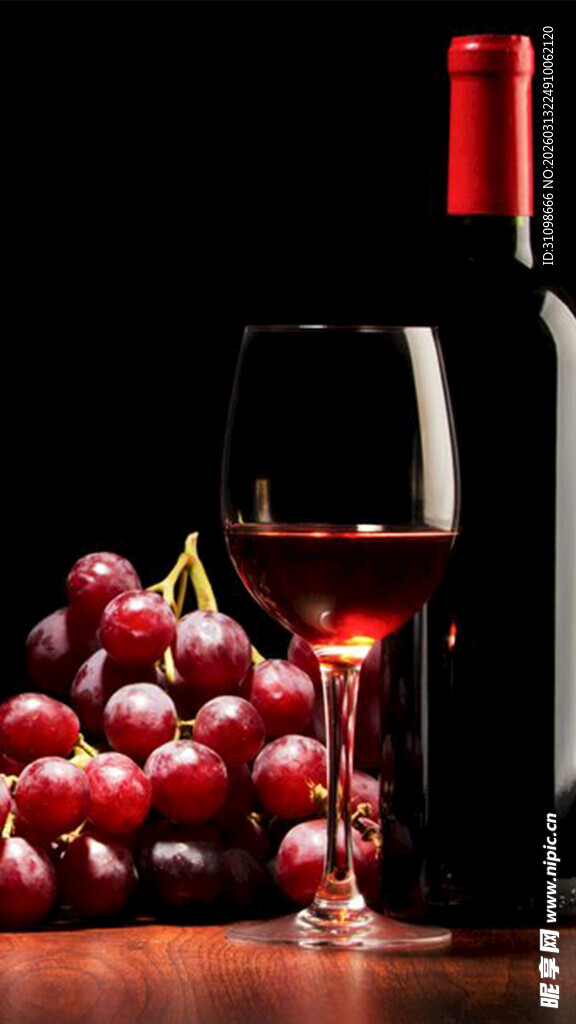 红酒与葡萄的优雅组合