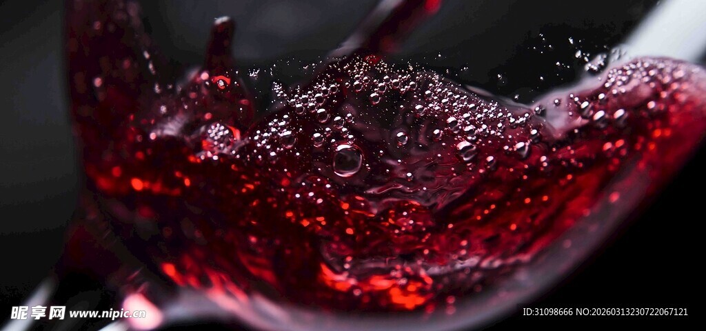 红酒飞溅瞬间