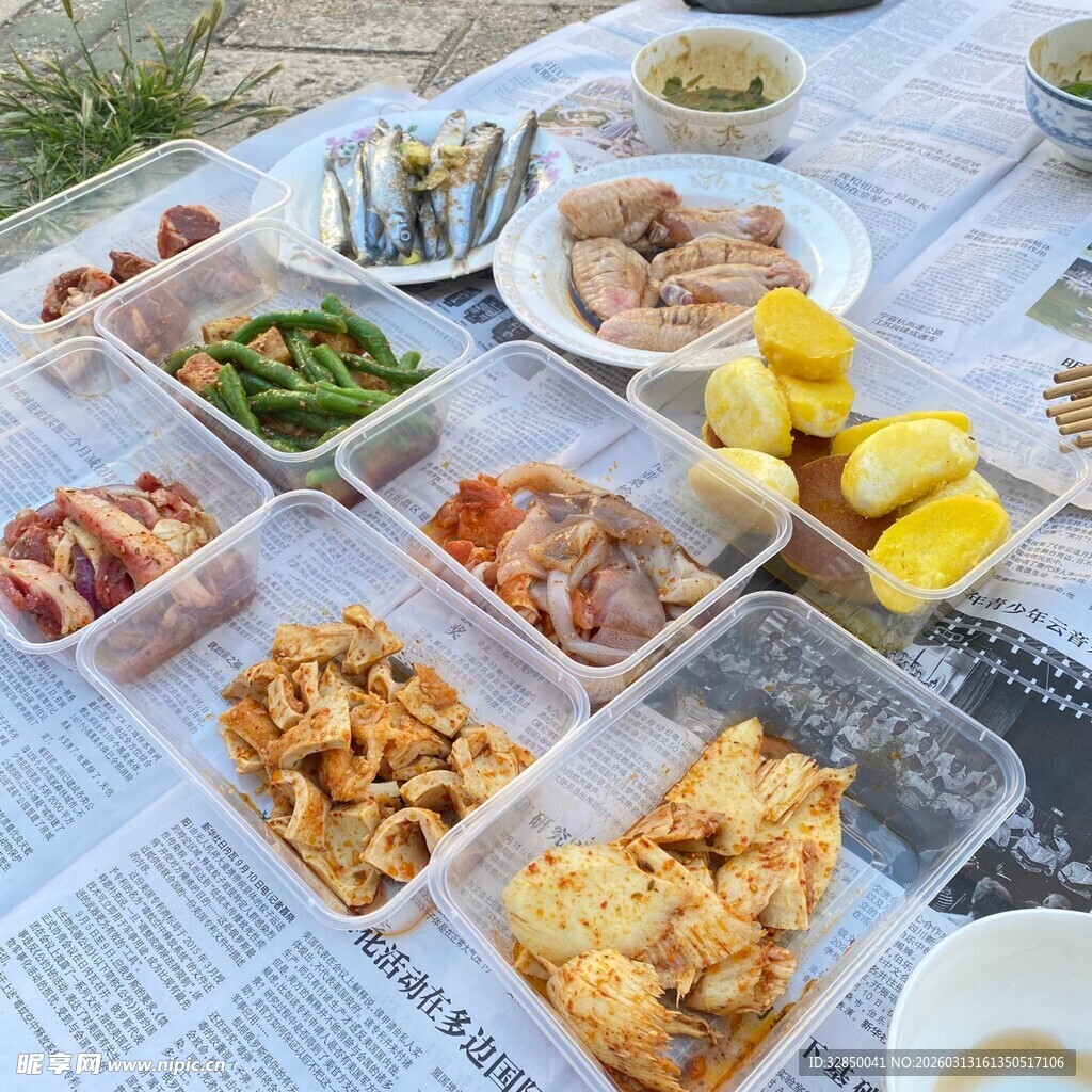 户外野餐美食丰富多样