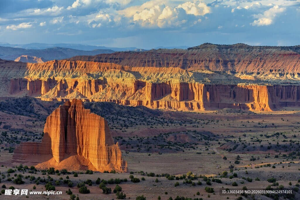 壮丽沙漠岩层景观