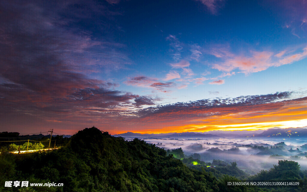 山间壮丽云海日出美景