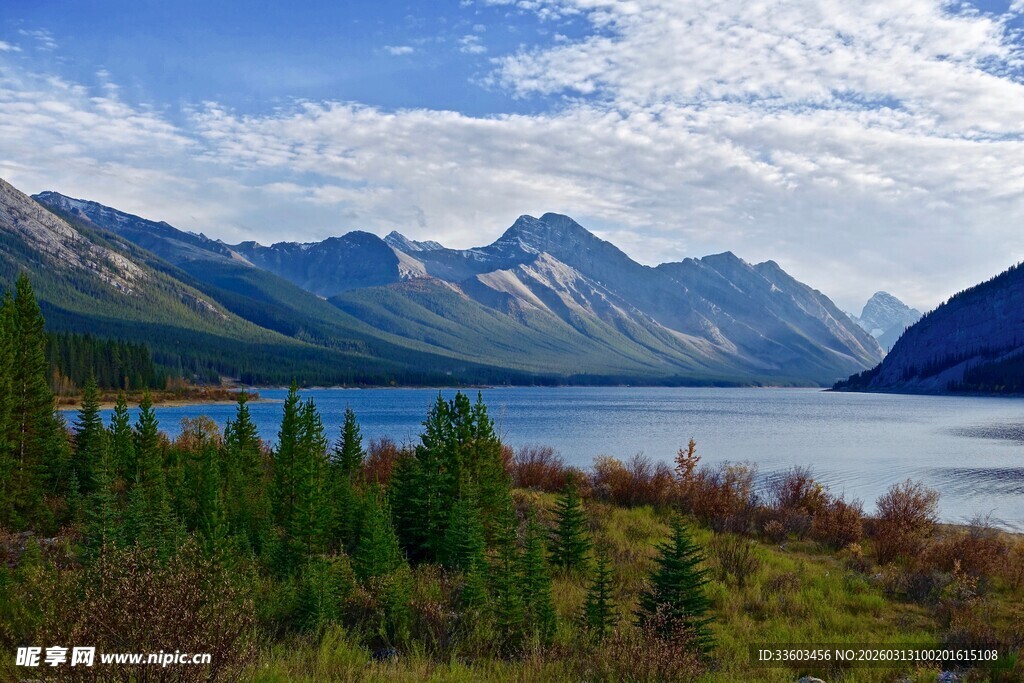 壮丽山湖自然美景