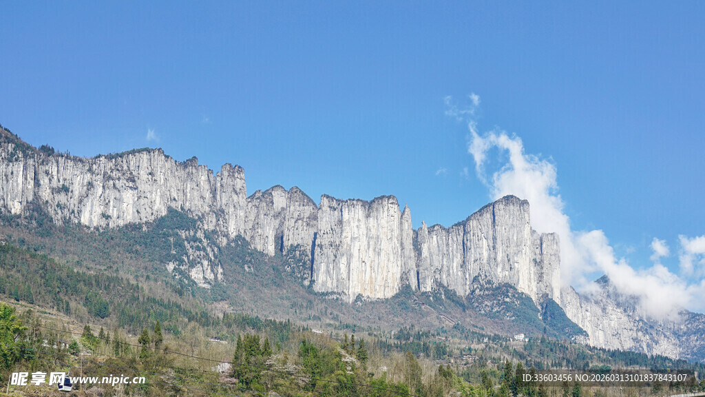 壮丽巍峨的高山景观
