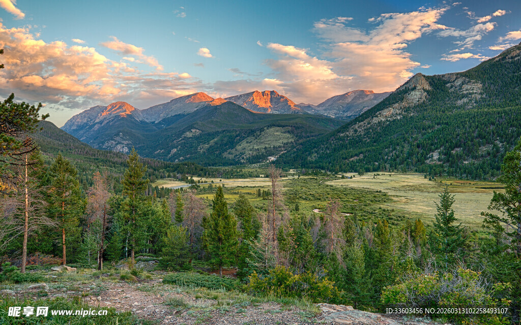 山间壮丽日出美景