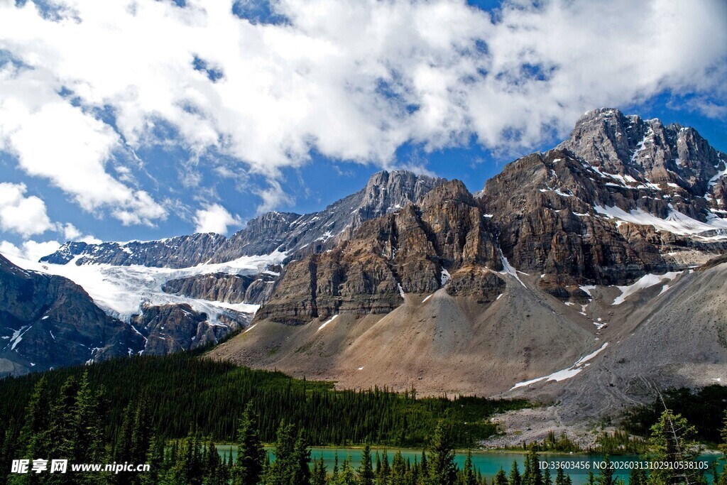 壮丽高山湖泊美景