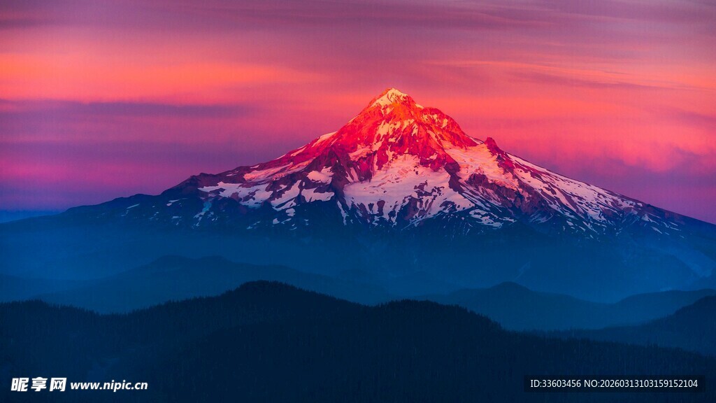 壮丽雪山日落美景