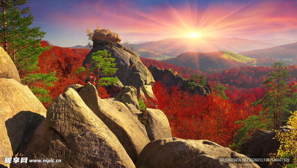 秋日山间壮丽日出美景