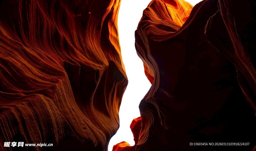 峡谷奇幻光影景观