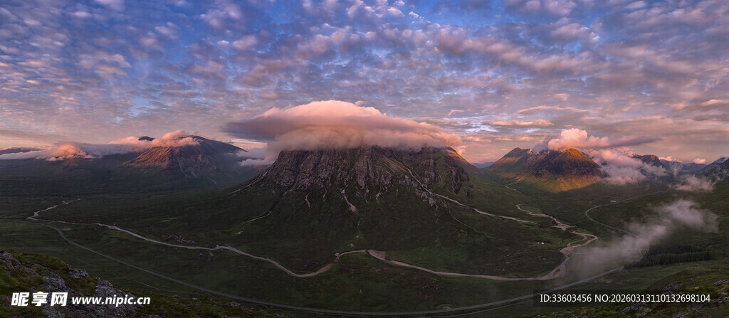 山间绚丽星空与晨雾美景