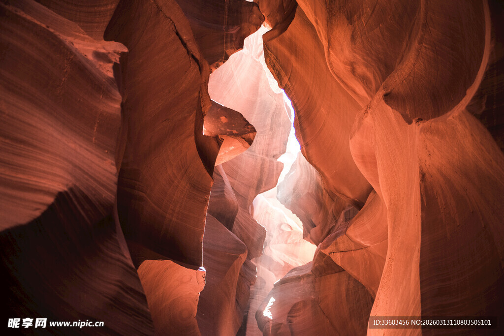 羚羊峡谷内部壮丽景象