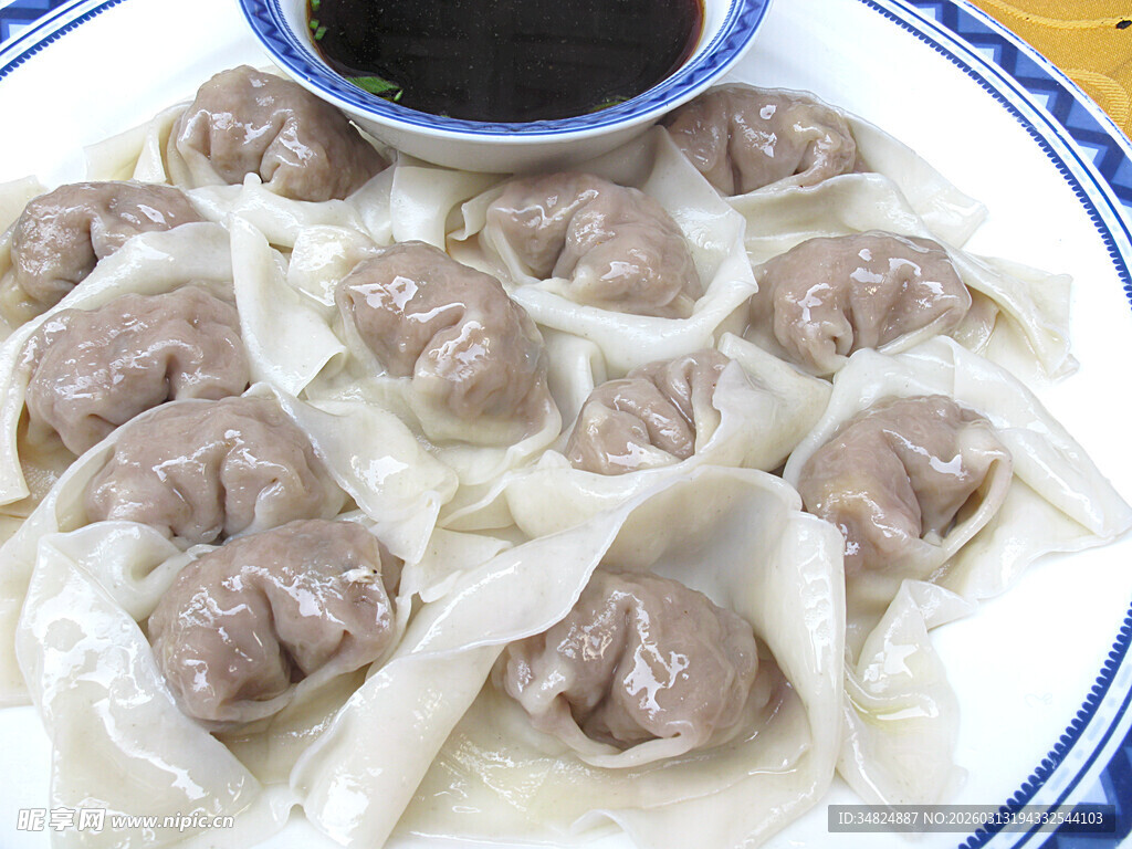 美味馄饨配蘸料