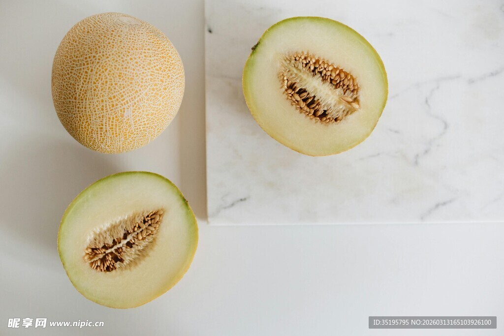 切开的香瓜展示诱人果肉