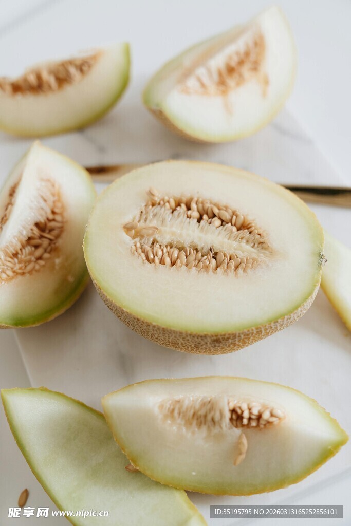 切开的甜瓜摆盘展示