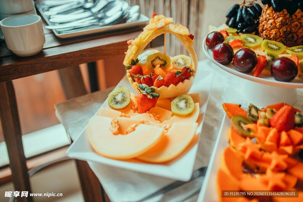 丰盛自助餐美食展示