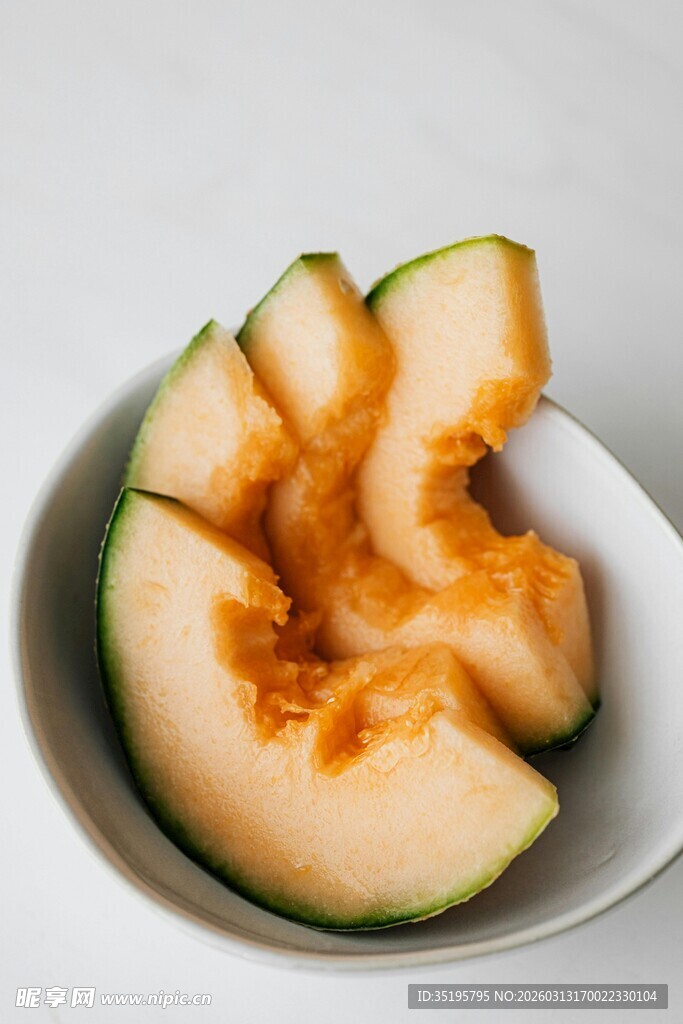碗中切块的美味甜瓜