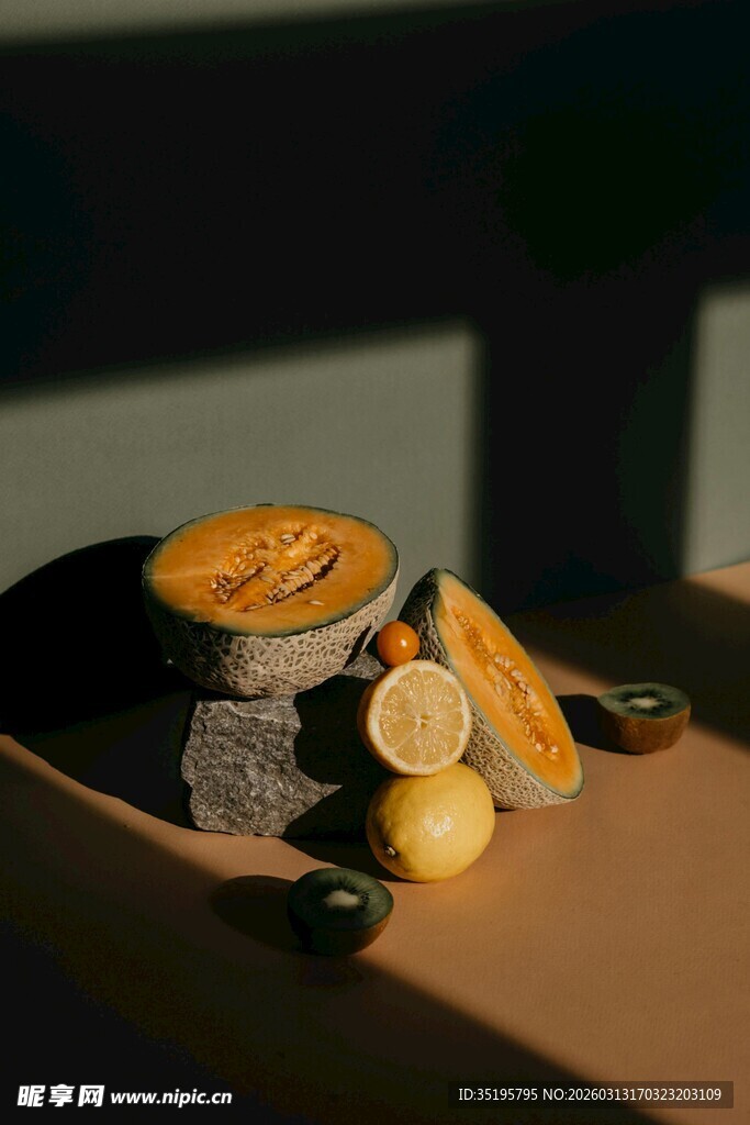 复古风格静物硬币与石块