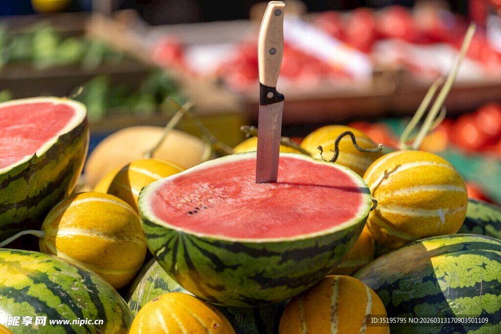 西瓜喷泉夏日清凉水果景观
