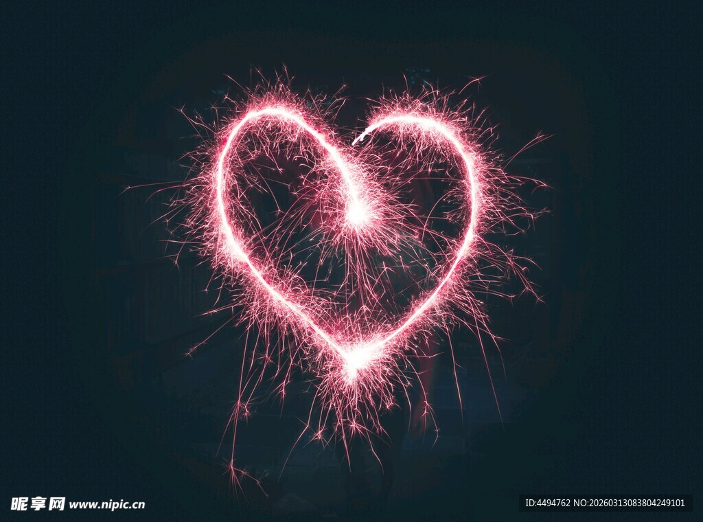 心形烟花绽放瞬间