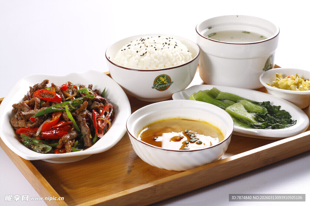 中式美味餐食托盘展示