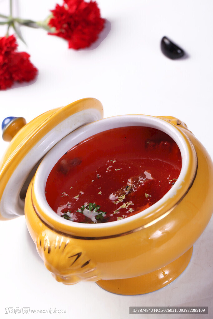 黄锅盛美味番茄汤