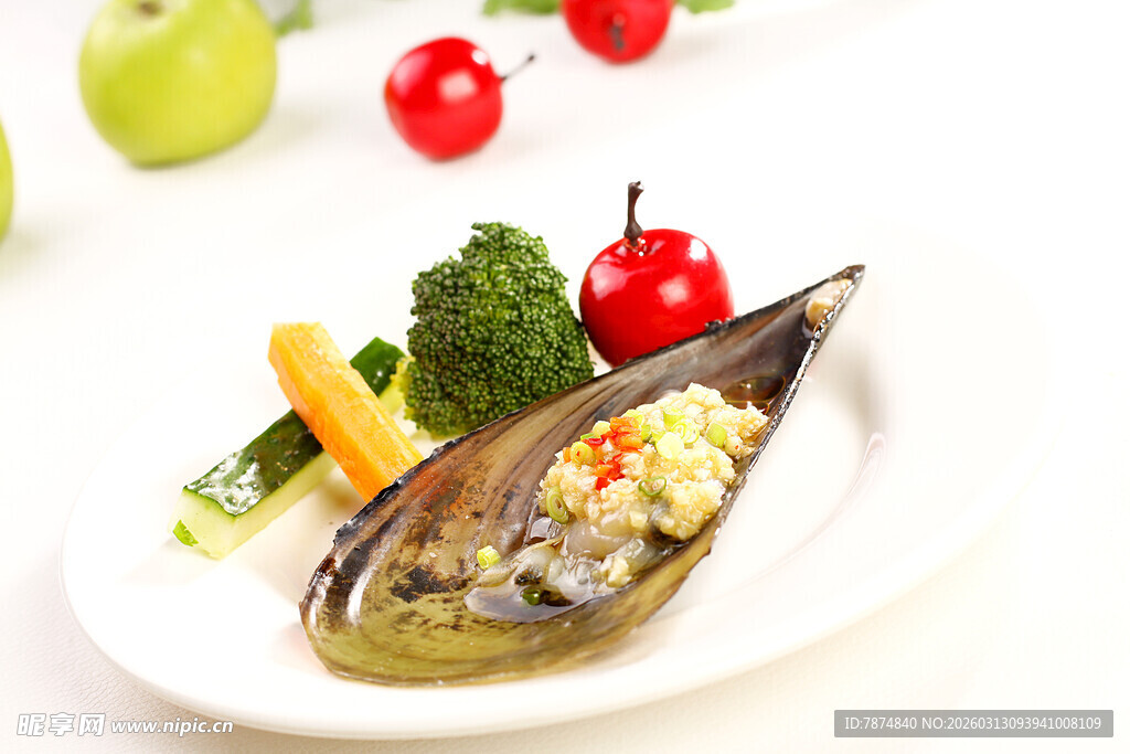 美味贻贝配多彩蔬菜