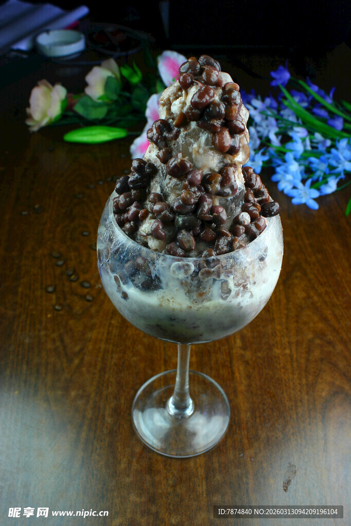巧克力冰淇淋甜品