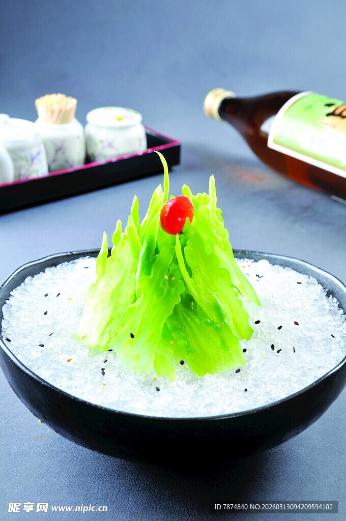 清爽莴笋丝摆盘