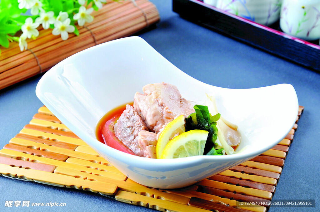 美味柠檬鸡肉汤