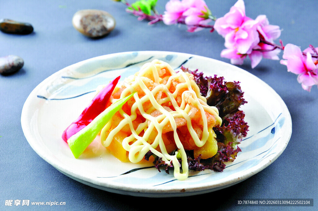 美味华夫饼配多彩蔬菜