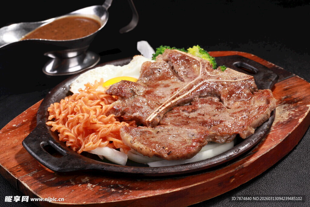 美味牛排套餐诱人呈现