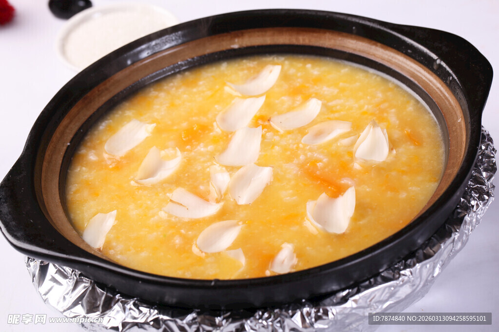 砂锅金汤花胶鸡