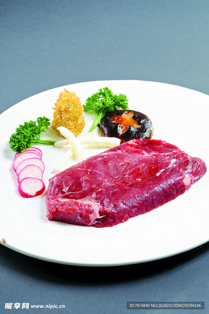 新鲜生牛肉摆盘展示