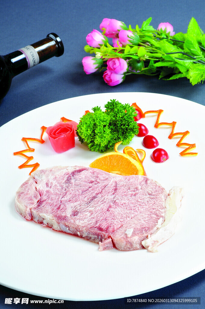 美味牛排摆盘精致