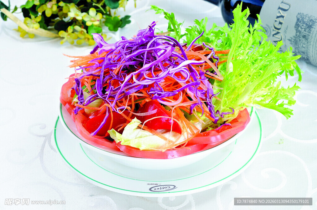 色彩缤纷的创意蔬菜拼盘