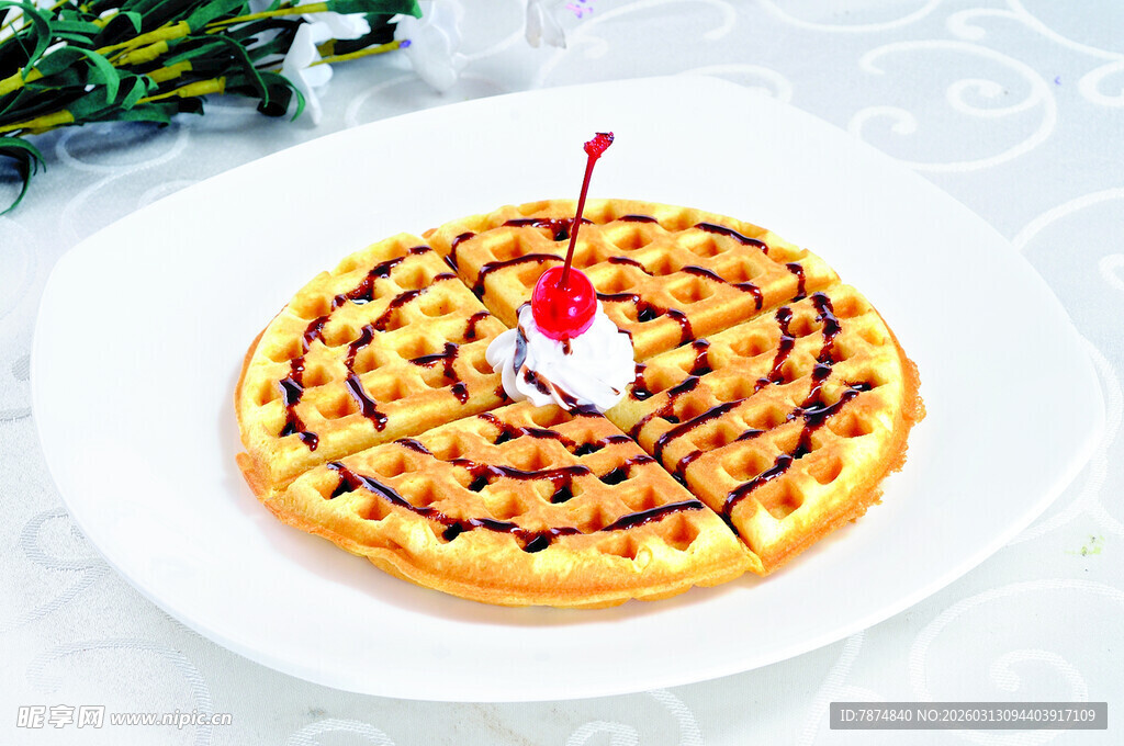 美味华夫饼配奶油樱桃