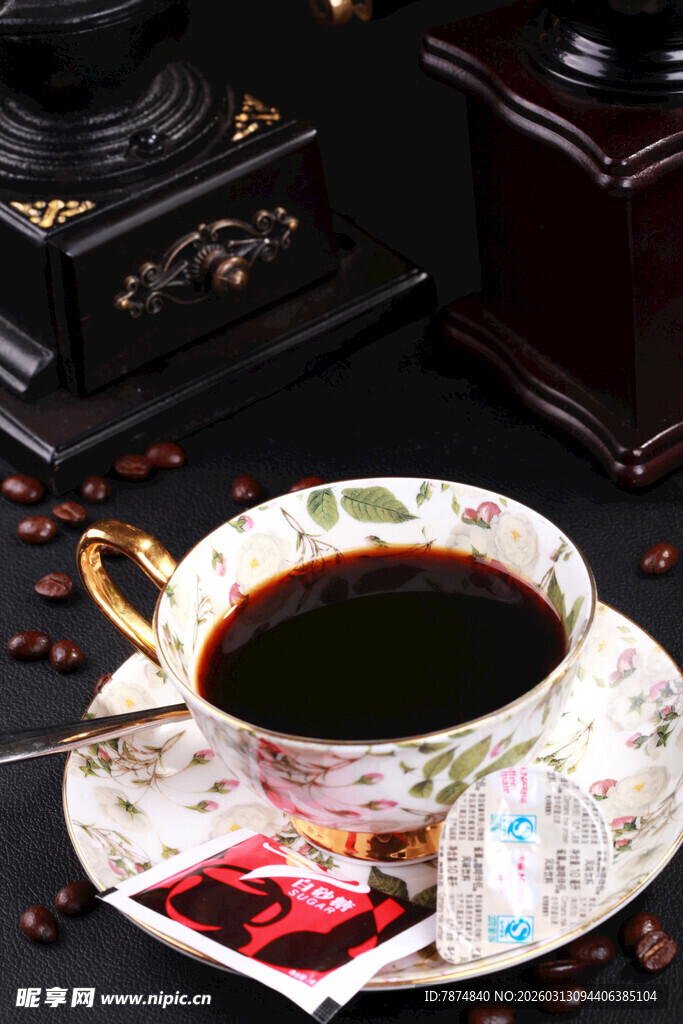 精致杯装咖啡与茶包