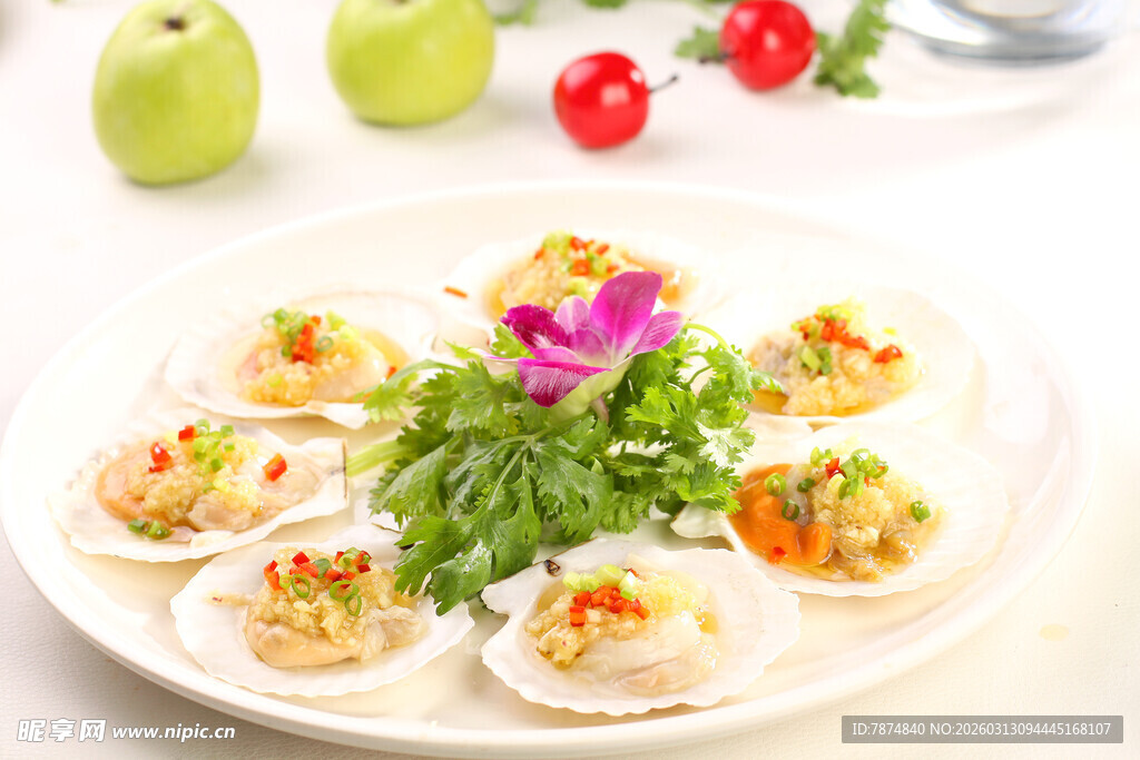 美味蒜蓉粉丝蒸扇贝