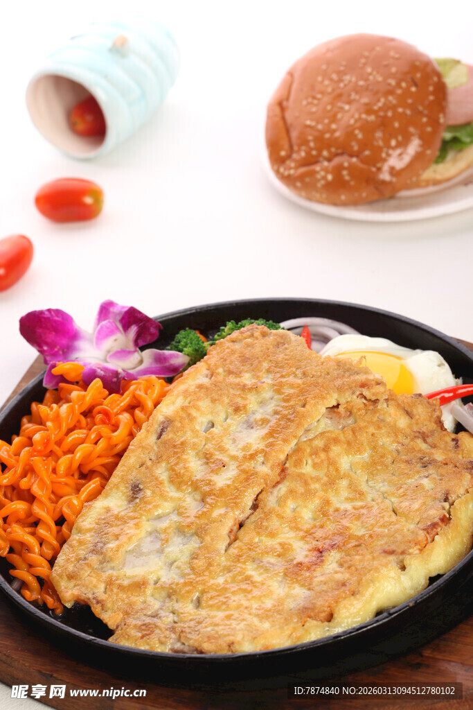 美味蛋包饭与多样美食