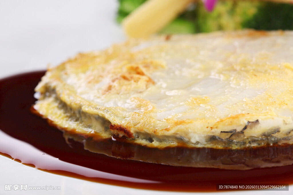 香煎鳕鱼配浓郁酱汁