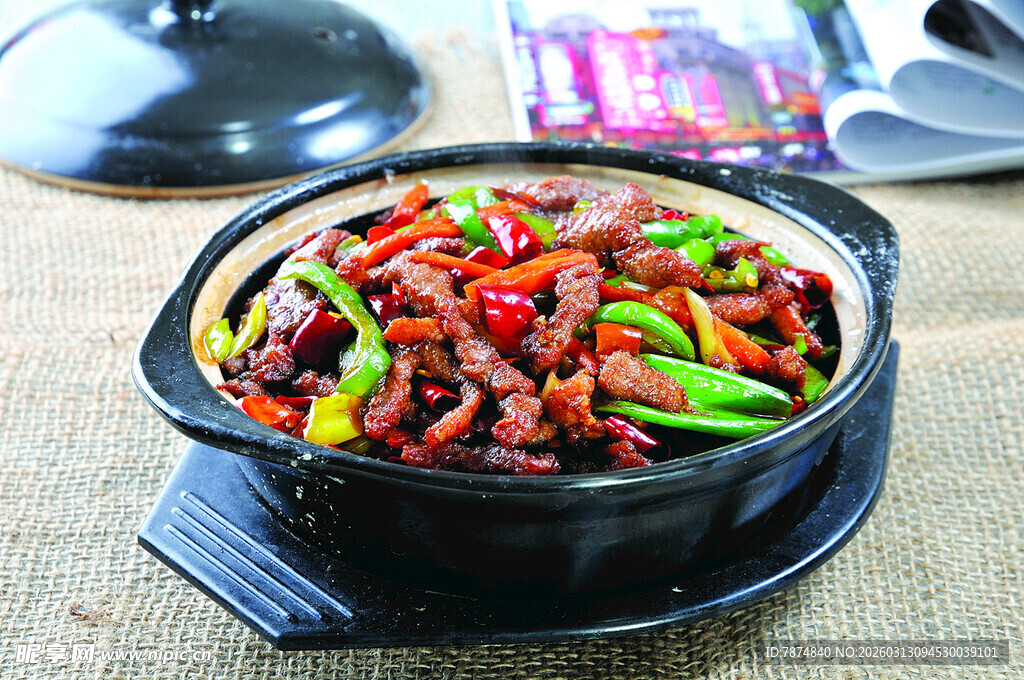 美味尖椒炒肉丝砂锅菜