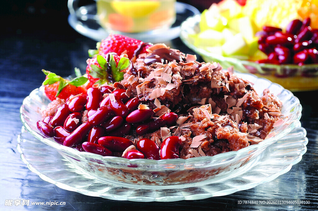 美味红豆冰沙配新鲜水果