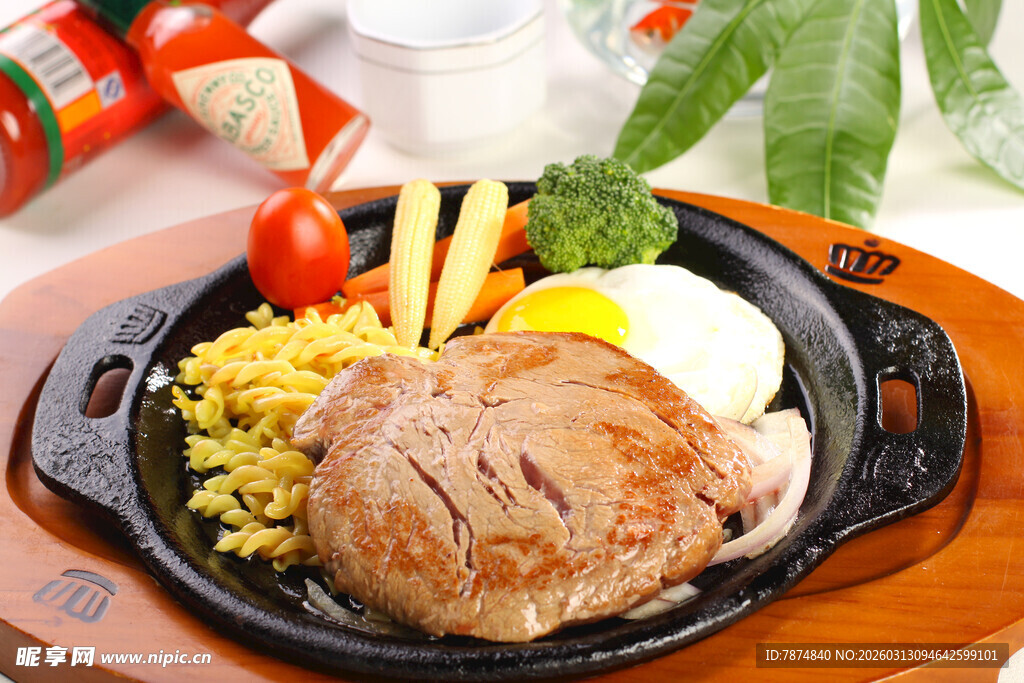 铁板牛排套餐美食特写